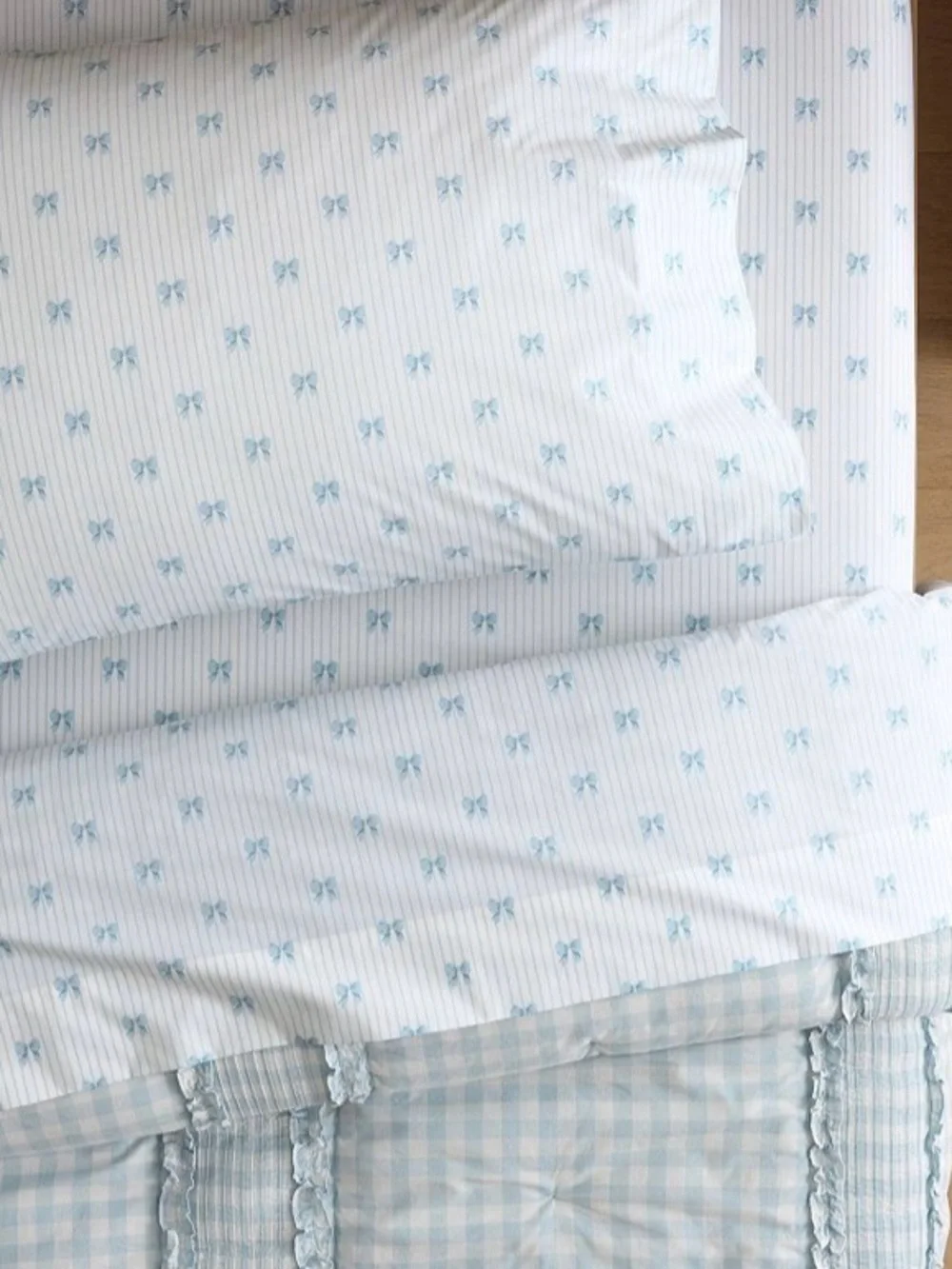 NEW Pottery Barn Bella Bow Stripe Organic Cotton Sheet Set size twin.